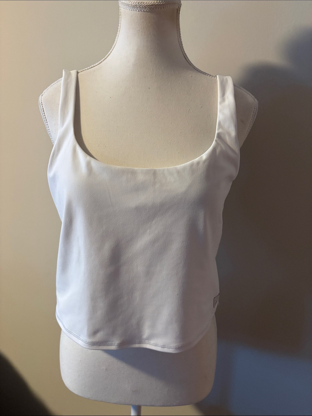 NWOT Vuori White Scoop Neck Active Support Tank. Size XL